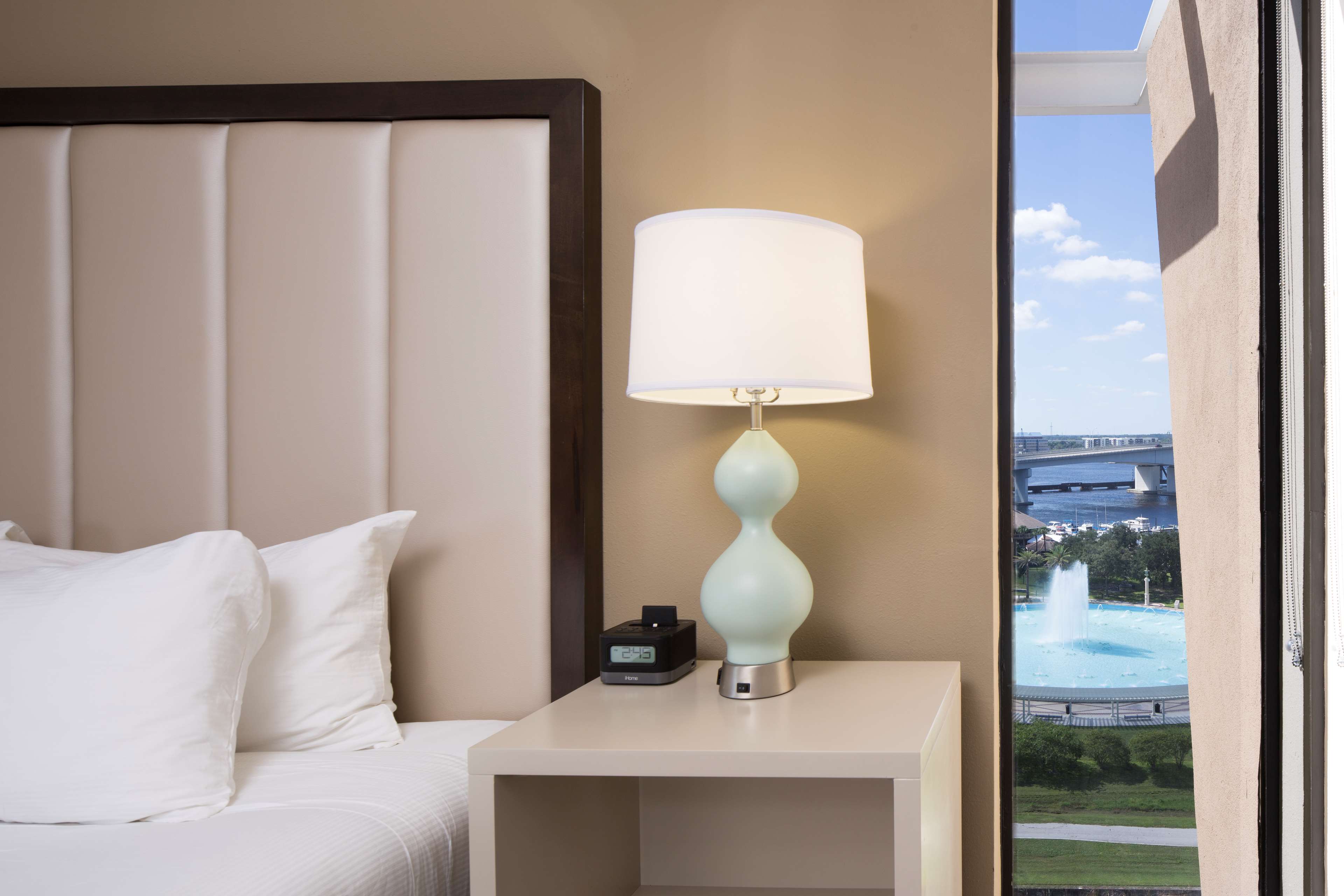 Фото DoubleTree by Hilton Hotel Jacksonville Riverfront