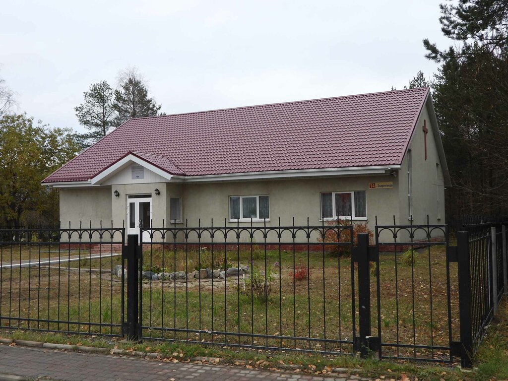 Protestant church Дом молитвы, Polyarnie Zori, photo