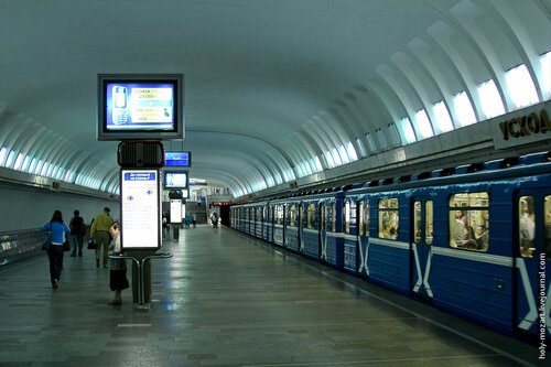 Uschod metro station (Minsk, praspiekt Niezaliežnasci), metro station