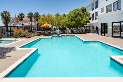Гостиница Hampton Inn Irvine East - Lake Forest в Лейк Форест