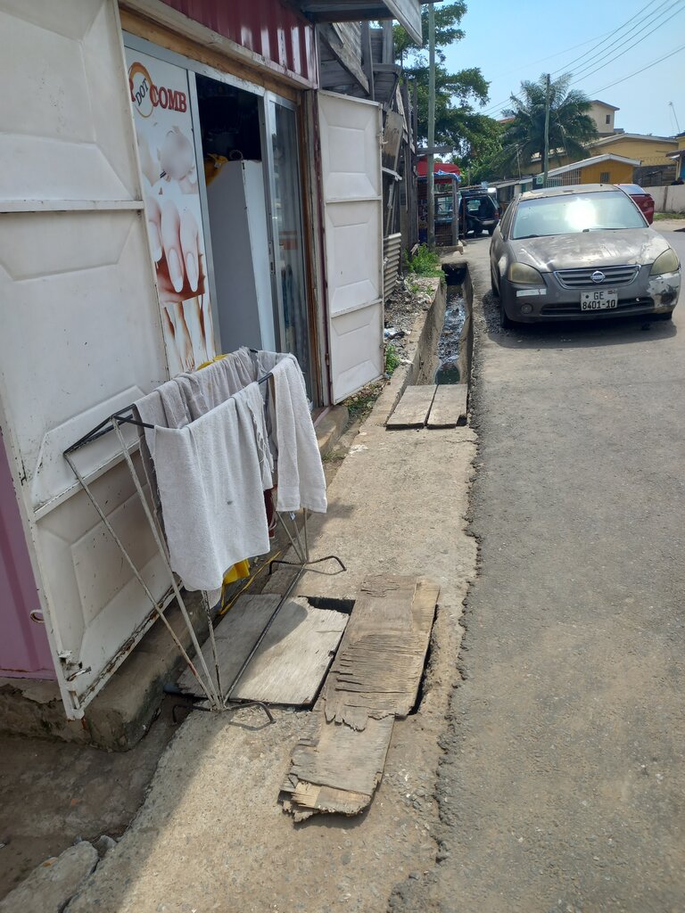 Massage salon Hair Dot Comb, Accra, photo