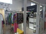 Шоу-рум R & E (ул. Островского, 164), магазин одежды в Геленджике