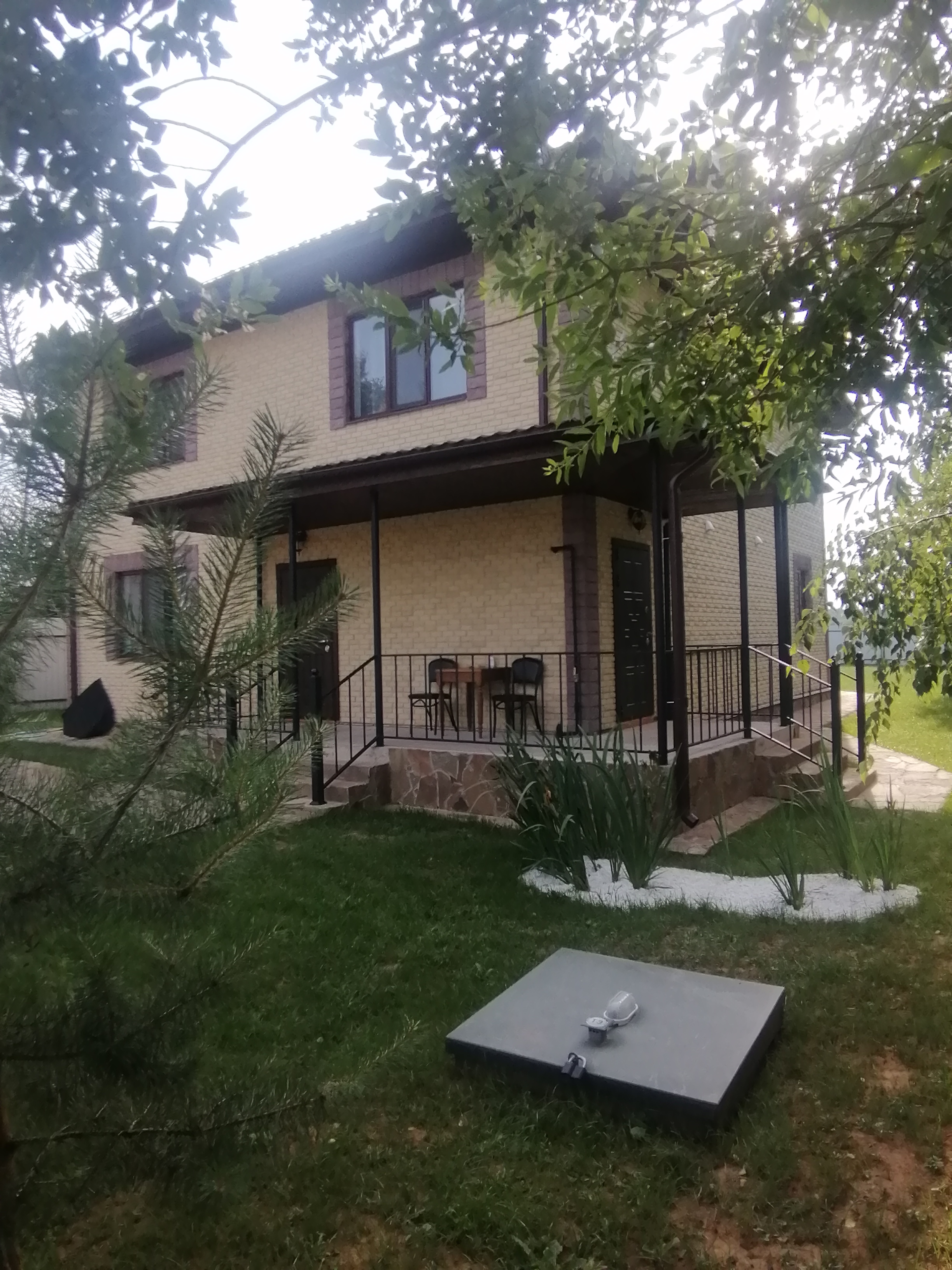 Фото Дом у пруда