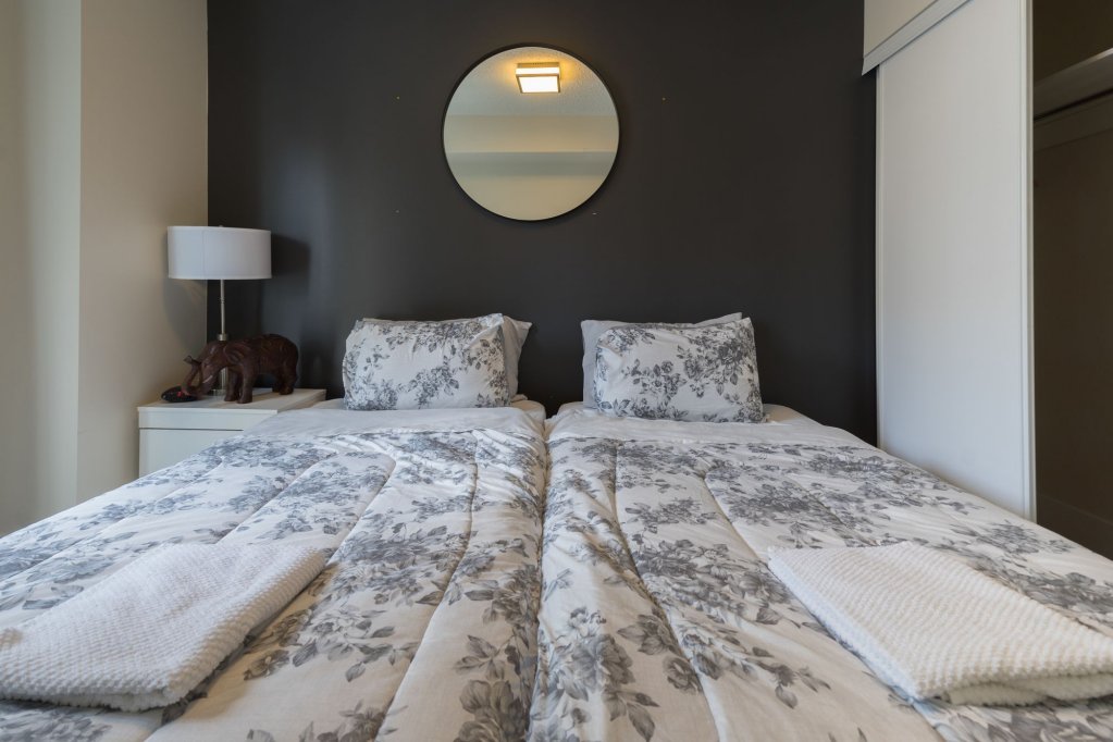 Фото Livingsuites Toronto