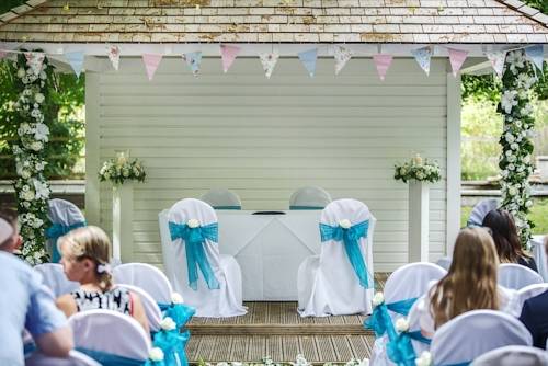 Фото Newbury Manor Hotel