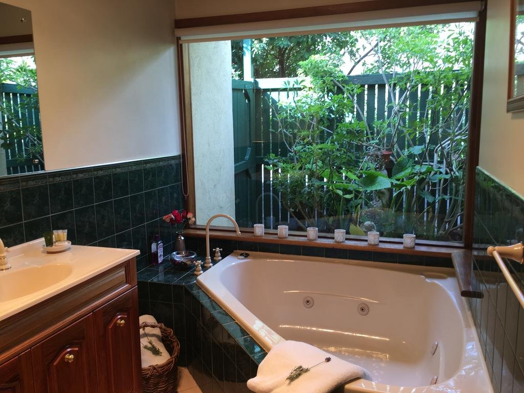 Фото Country Pleasures Bed and Breakfast