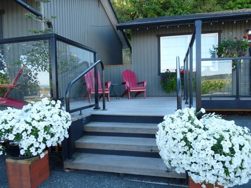 Фото Driftwood by the Sea Inn and Rv Resort