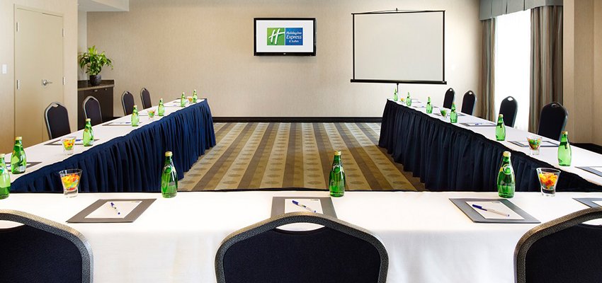 Фото Holiday Inn Express Hotel & Suites Ottawa West Nepean