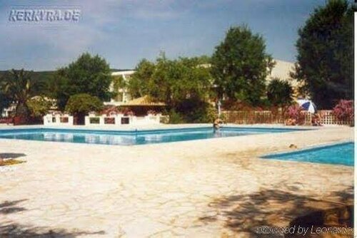 Гостиница Hotel Restaurant Les Sittelles в Ле-Мане