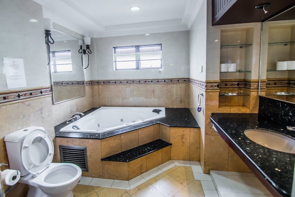 Фото Marina Travellers Suite Marina Court