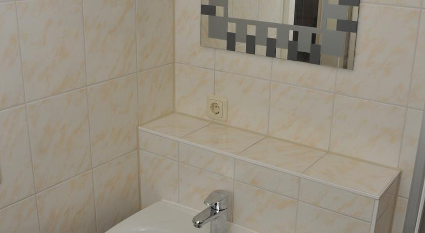 Фото Hotel Pension garni Schwerin-Unterkunft