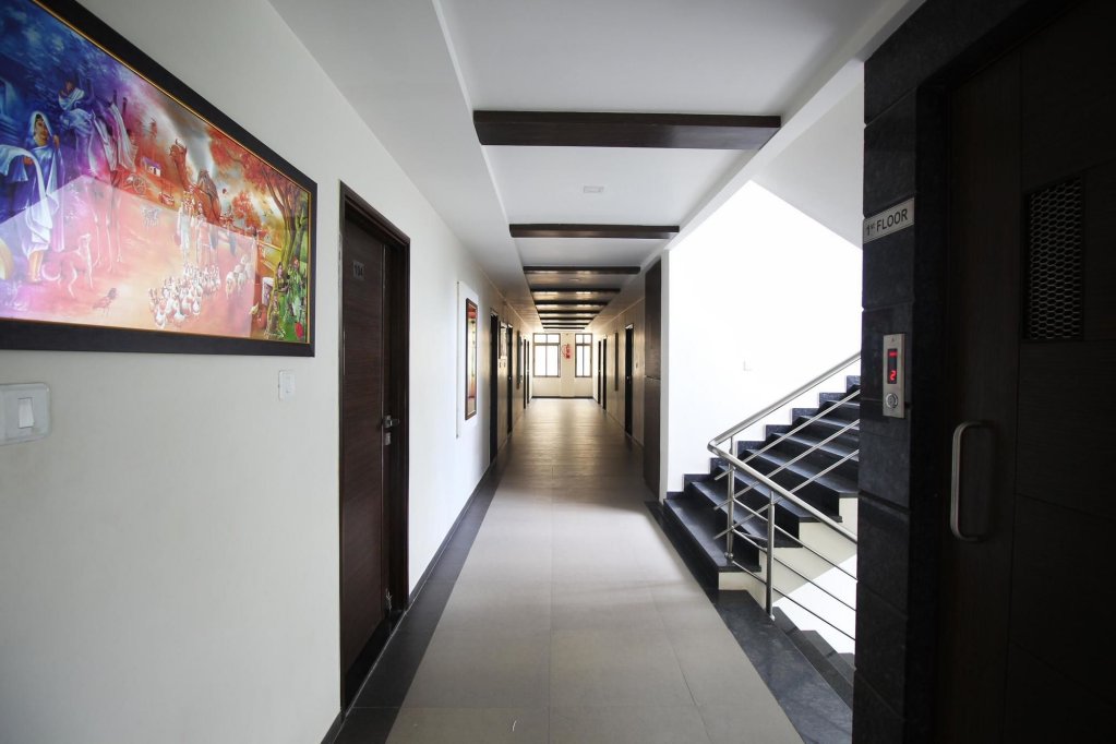 Фото Oyo Rooms Ahmedabad Airport Gandhinagar Highway