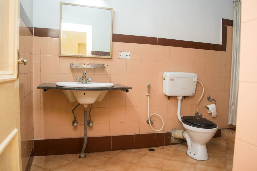 Фото Oyo 6760 Chowdhury Estate Premium