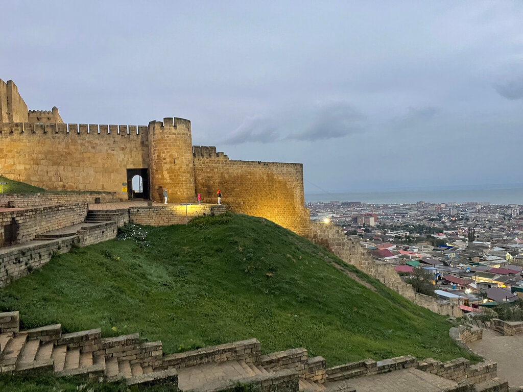 Landmark, attraction Ворота Кырхляр-капы Дербентской Северной крепостной стены, Derbent, photo