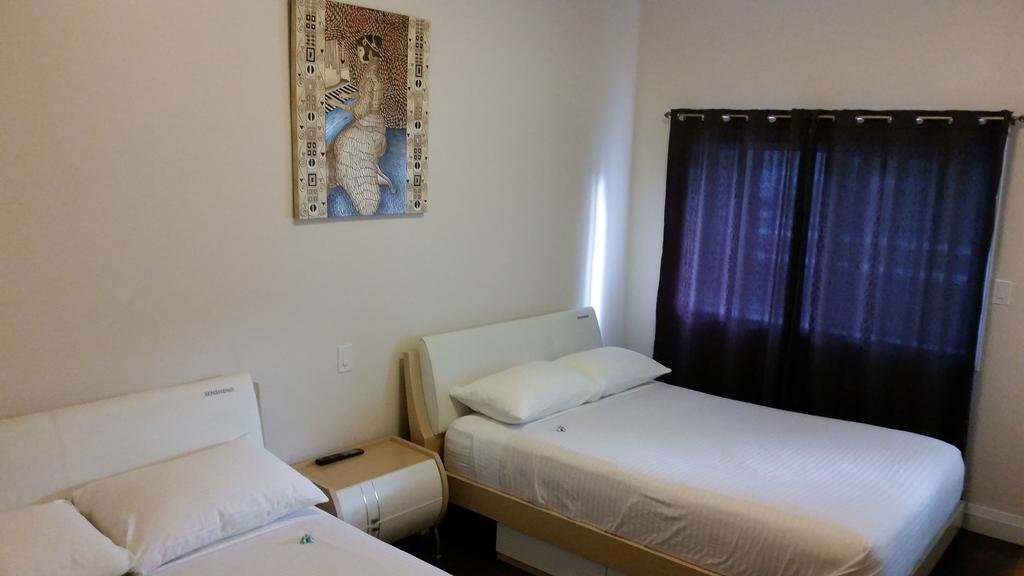 Фото Dundas Apartments & Suites