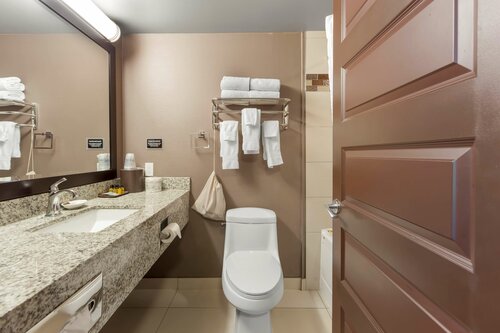 Внешний вид отеля Best Western Plus Fox Creek в Фокс-Крике, фото 1