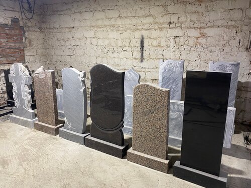 Heykel ve mezarlık taşı üreticileri Уральская мастерская памятников, Sverdlovskaya oblastı, foto