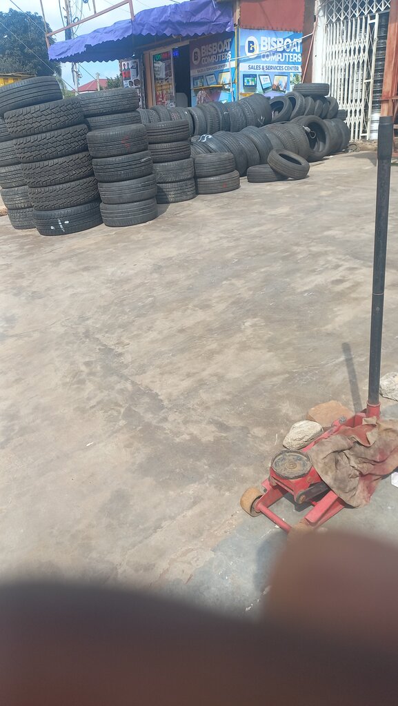 Computer repairs and services Bisboat Computers, Accra, photo