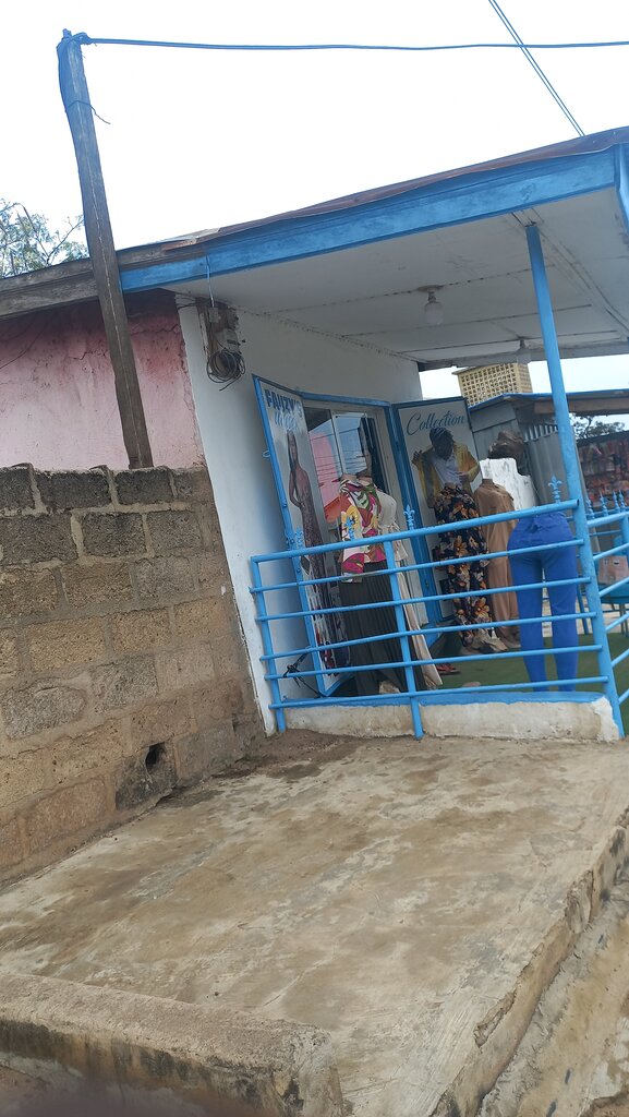 Clothing store Fauzy's Collections, Accra, photo