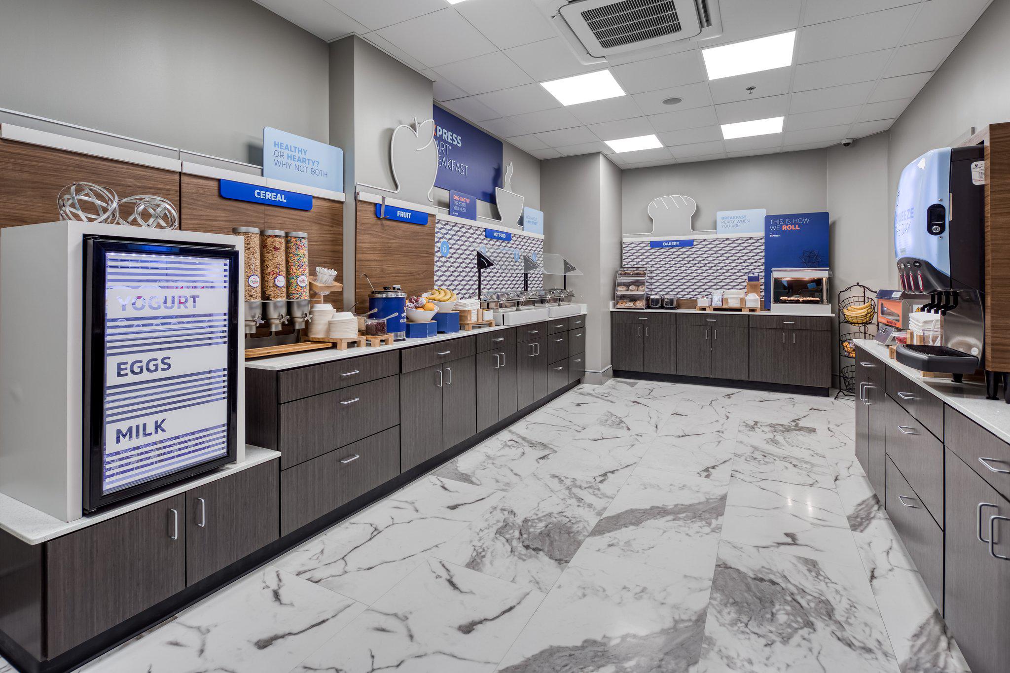 Фото Holiday Inn Express Kansas City Downtown, an Ihg Hotel