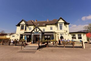Tynewydd Inn (Barry, Tynewydd House), bar, pub