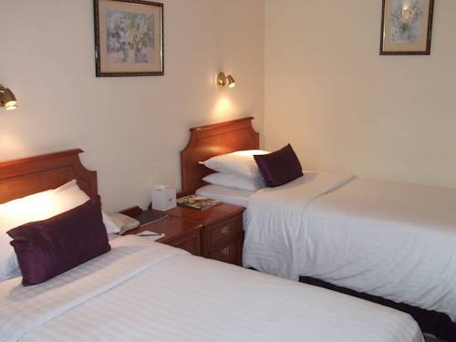 Фото Newbury Manor Hotel