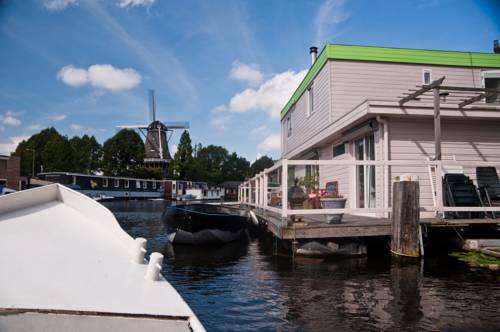 Фото Minties, Floating Bed EN Breakfast