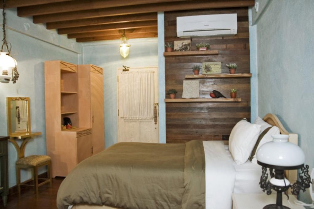 Фото Joaquin's Bed and Breakfast