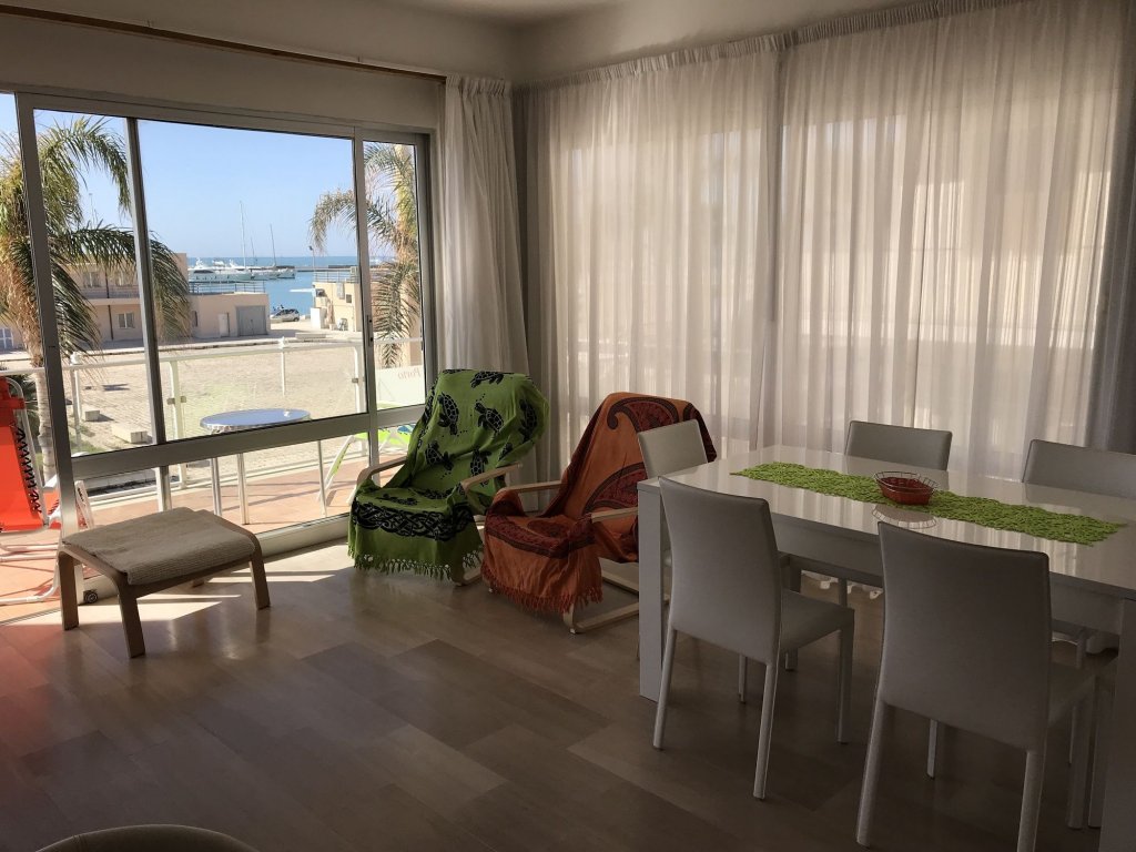 Фото La terrazza sul porto