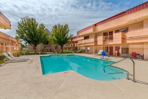 Гостиница HomeTowne Studios by Red Roof Amarillo West