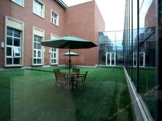 Фото Beijing New China Insurance Training Center