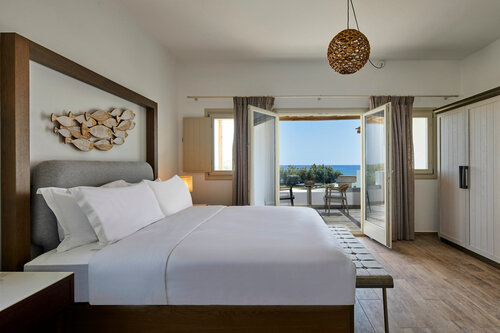 Гостиница Sea Breeze Santorini Beach Resort, Curio Collection by Hilton