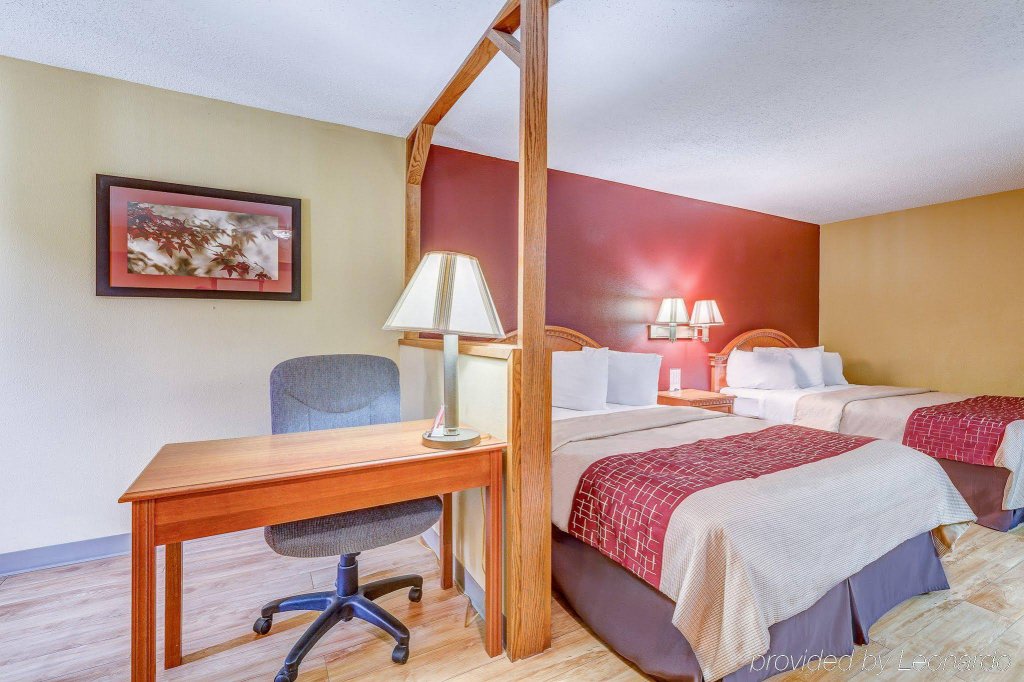 Фото HomeTowne Studios by Red Roof Amarillo West