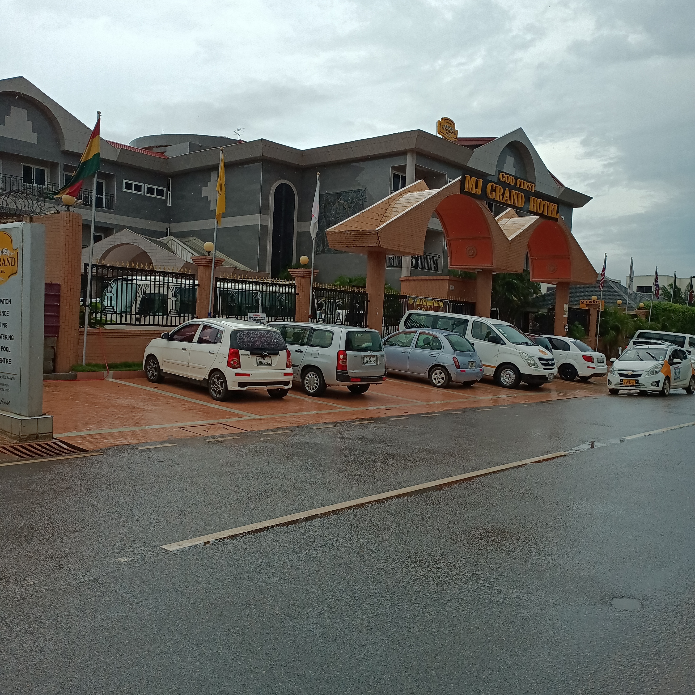 Фото MJ Grand Hotel