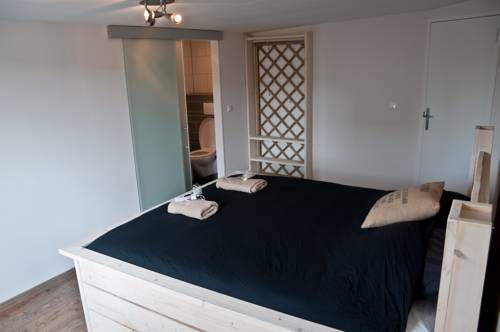 Фото Minties, Floating Bed EN Breakfast