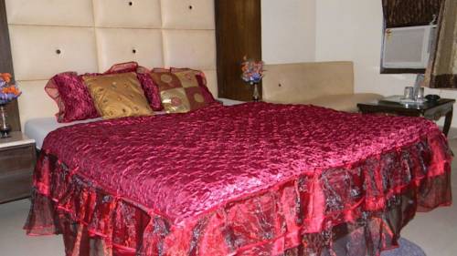 Фото Hotel Maanvi