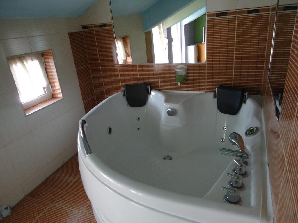 Фото Dionis Hotel