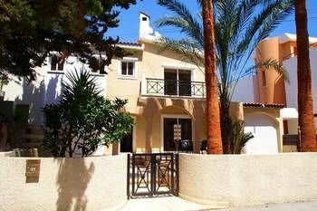 Гостиница Yioula Villa в Лимассоле