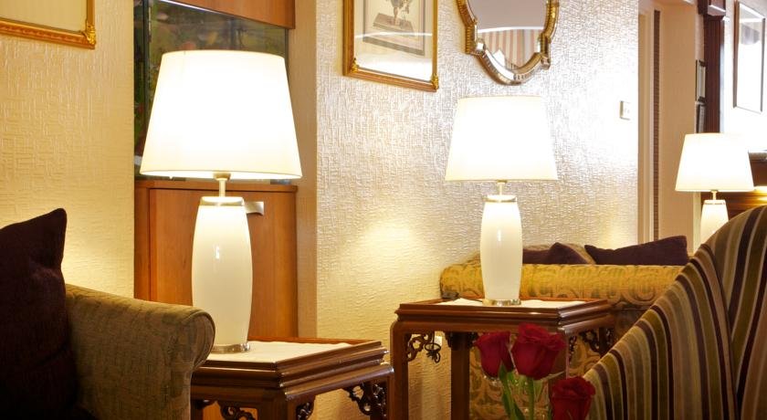 Фото Walton Cottage Hotel and Suites