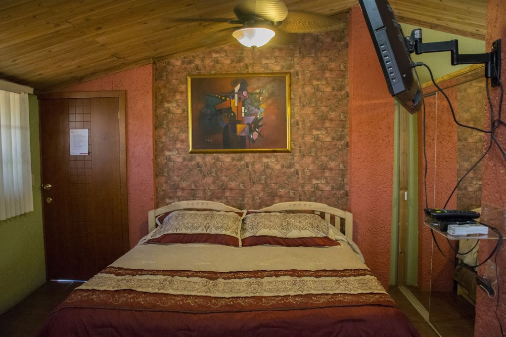 Фото B & B Comfy Inn