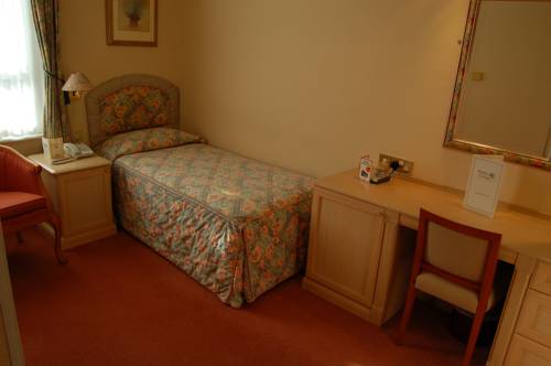 Фото Walton Cottage Hotel and Suites