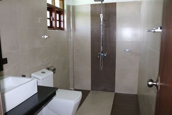 Фото Serene Park Hotel