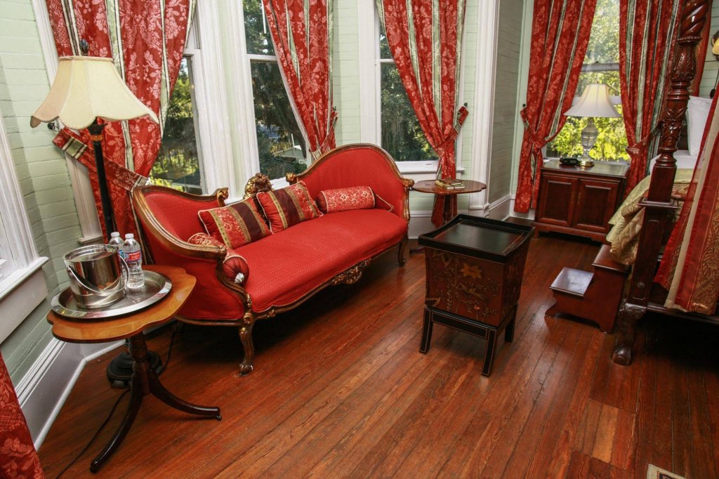 Фото Coombs Inn & Suites