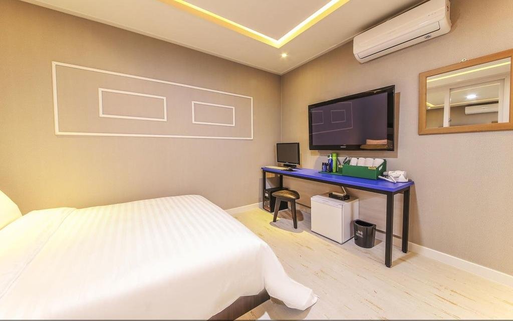 Фото The Haru Hotel