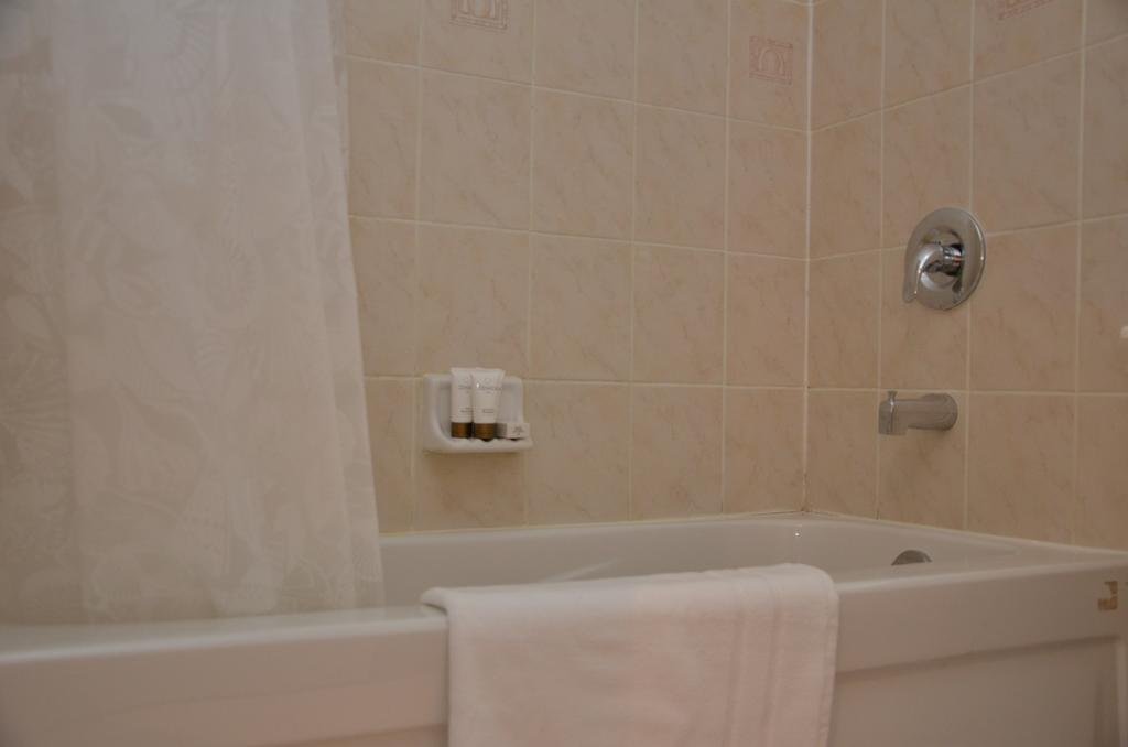 Фото Livingsuites Toronto