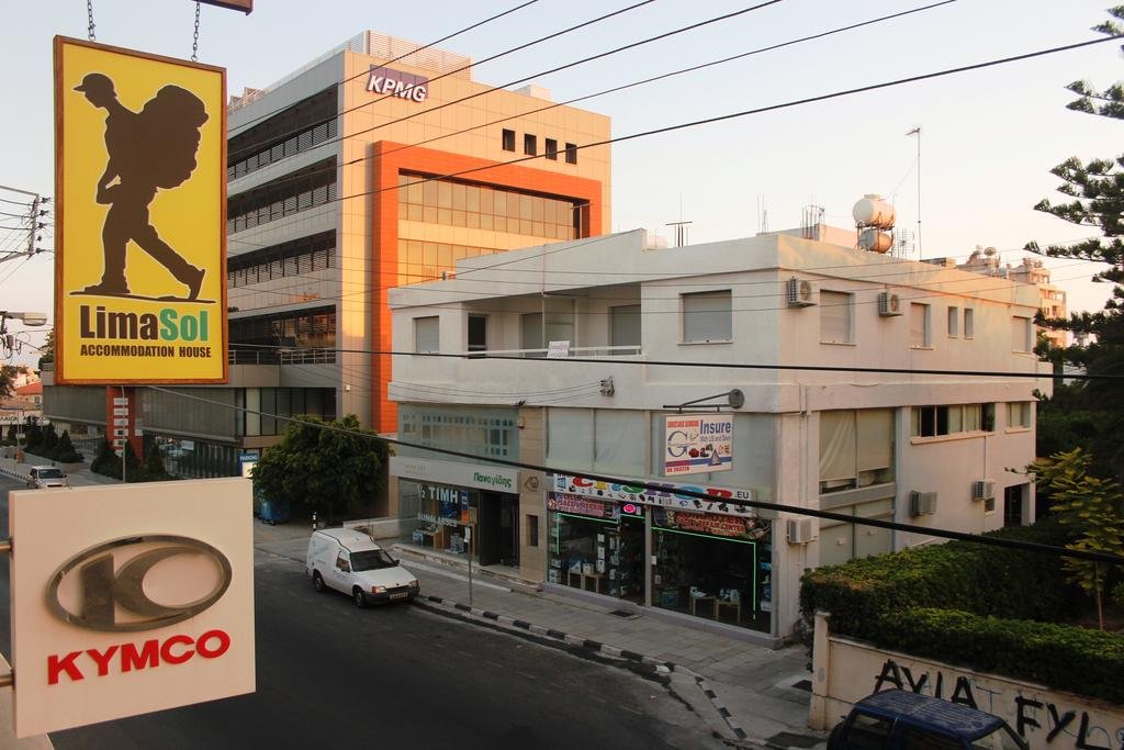 Фото отеля 1