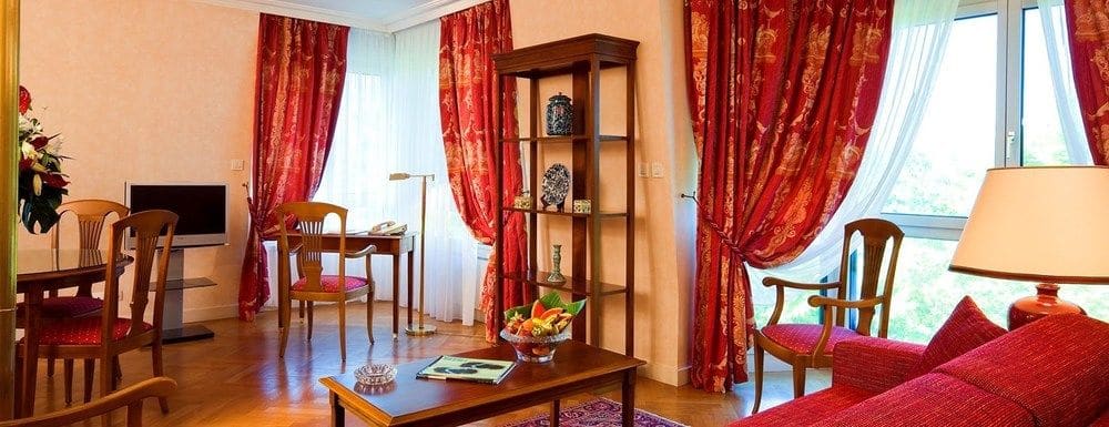 Фото Warwick Reine Astrid Lyon