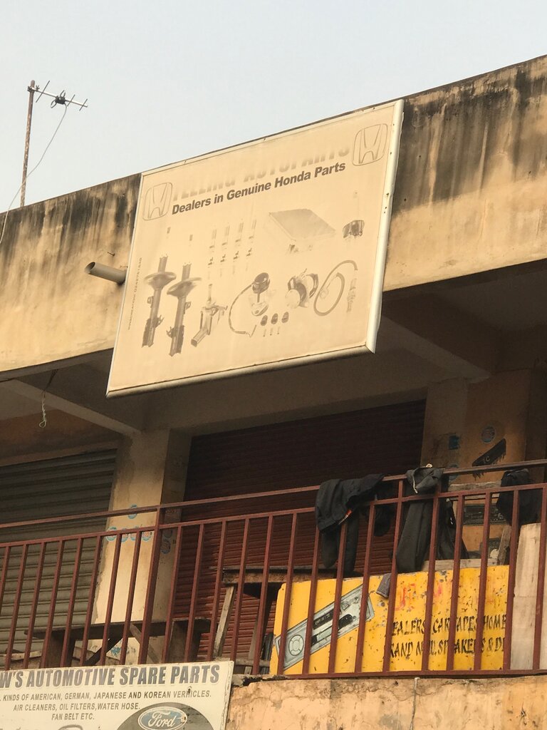 Auto parts and auto goods store Feeling Autoparts, Accra, photo