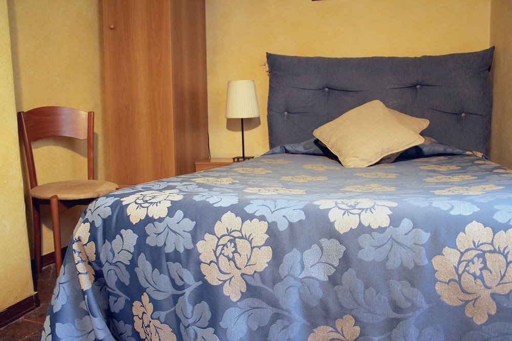 Фото Hotel Tourist House