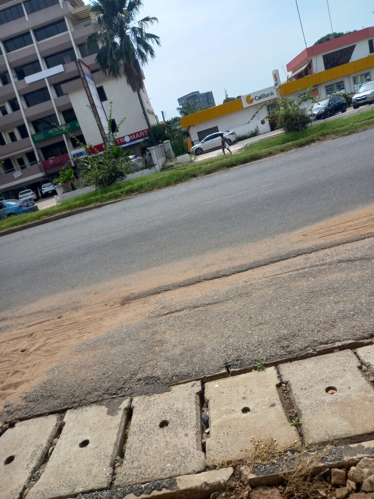 Electronics store Electromart, Accra, photo